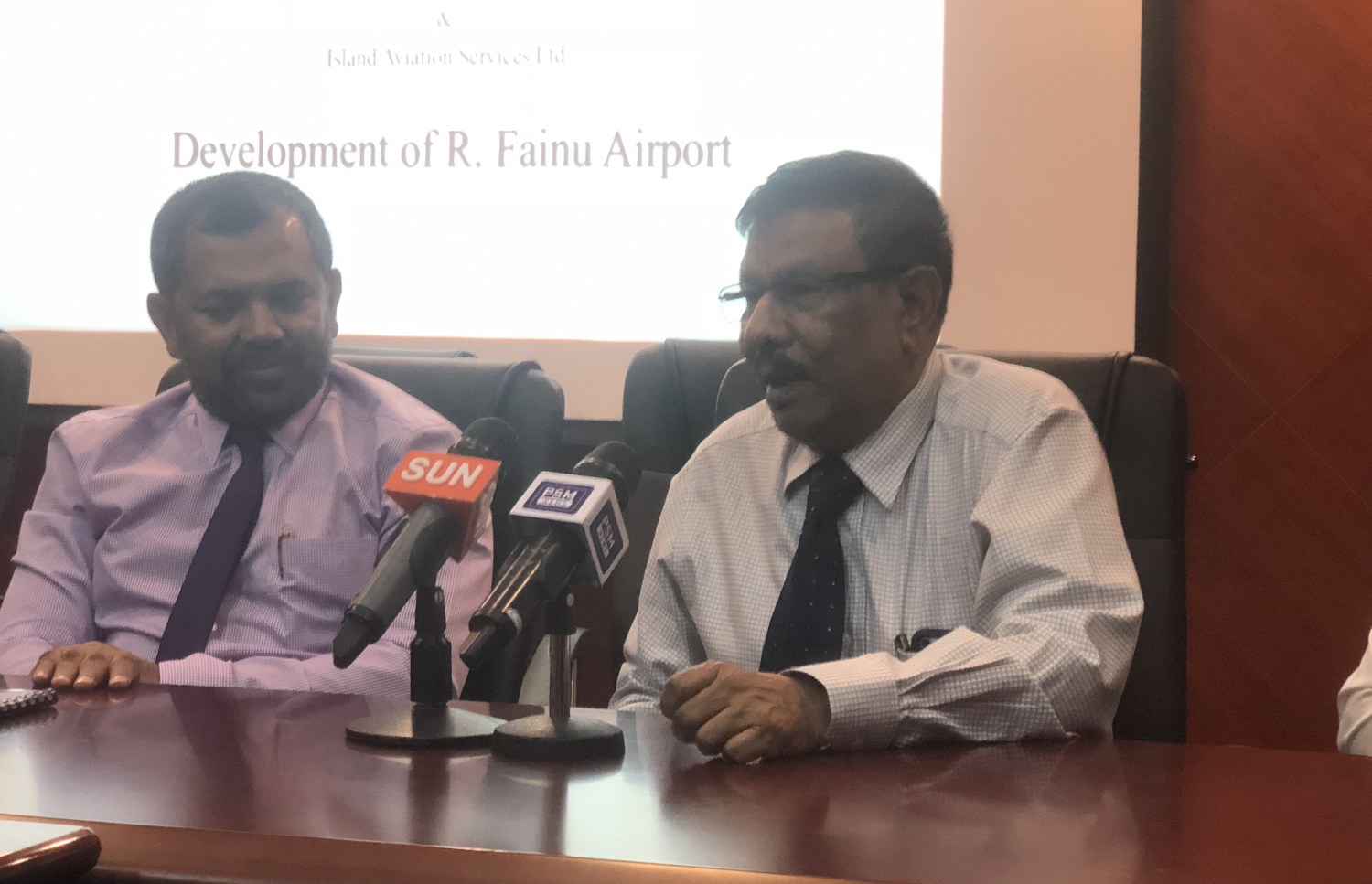 މިއަދުގެ ރަސްމިއްޔާތުގައި ޔުނިވާސަލްގެ ޗެއާމަން އެމްޔޫ މަނިކު.-- ފޮޓޯ: މިހާރު