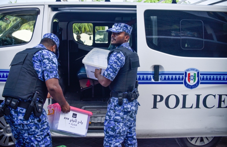 ޔާމީންގެ ރައްދު: ފުލުހުން ފޮނުވިން، އެއީ ވޯޓުގުނަން!