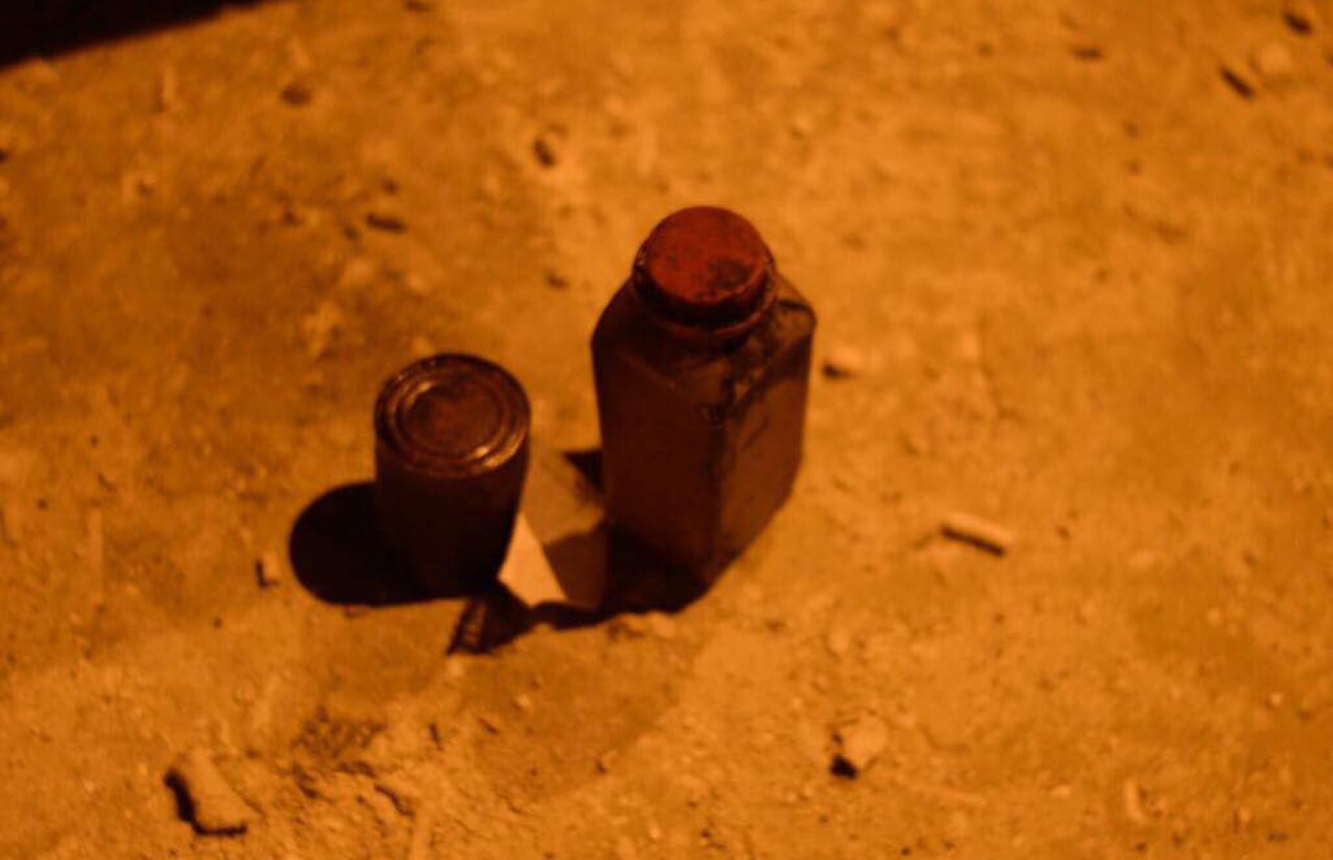 މަސްތުވާތަކެތި އަޅާފައި ހުރި ކަމަށް ބެލެވޭ ދަޅަކާއި ފުޅިއެއް. މި ތަކެތި ފެނުނީ އުލިގަމު ގޮނޑުދޮށުން. - ފޮޓޯ: މިހާރު