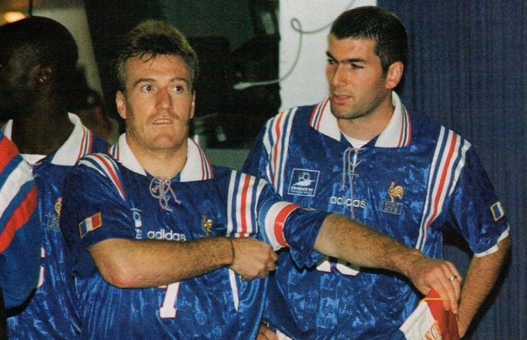 ފްރާންސް ކޯޗުކަން ޒިދާނަށް ކުރެވޭނެ: ޑިޝޯމްޕްސް