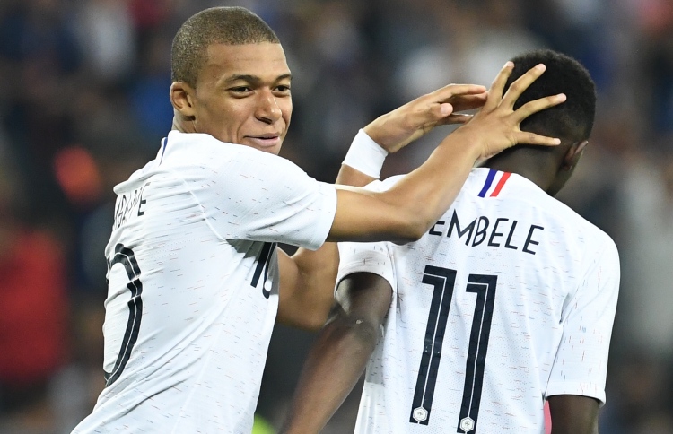 ފްރާންސްގެ ފޯވާޑުންނަށް މަންޗިނީ ތައުރީފްކޮށްފި