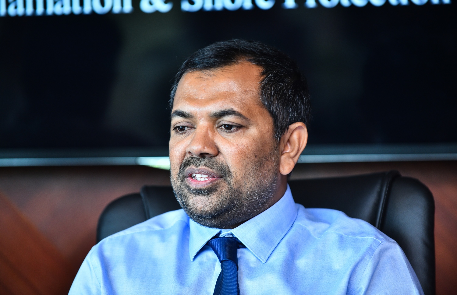 ފަރެސްމާތޮޑާ އެއާޕޯޓު އަޅާ ބިން ހިއްކުމުގެ މަސައްކަތް، ހަވާލުކުރުމުގެ ރަސްމިއްޔާތުގައި ޓޫރިޒަމް މިނިސްޓަރު ޒަމީރު ވާހަކަދައްކަވަނީ --ފޮޓޯ: އަހުމަދު ނިޝާތު/ މިހާރު