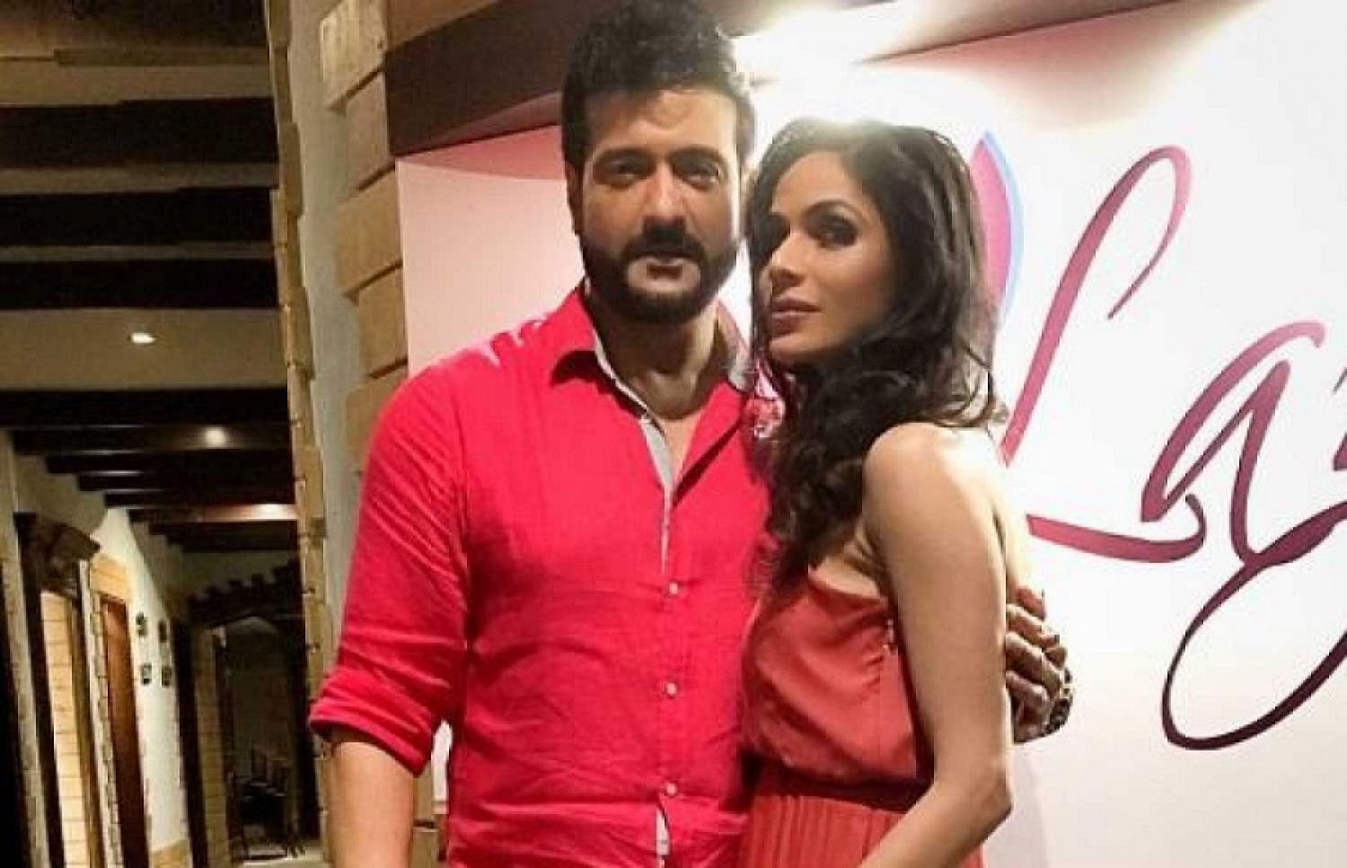 ނީރޫ އާއި އަރްމާން: ދެ މީހުން ރައްޓެހިވީ 2015 ގައި.