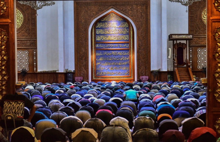 ނަމާދުކުރާ އަޑު ބޭރަށް ނީވޭގޮތް ހަދަން އަންގައިފި