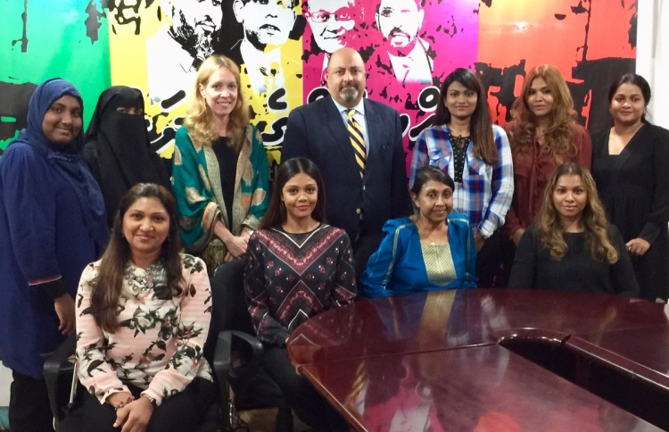 ސިޔާސީއިދިކޮޅުލީޑަރުންގެ އަނބިންނާ ކެޝަޕް ބައްދަލުކޮށްފި