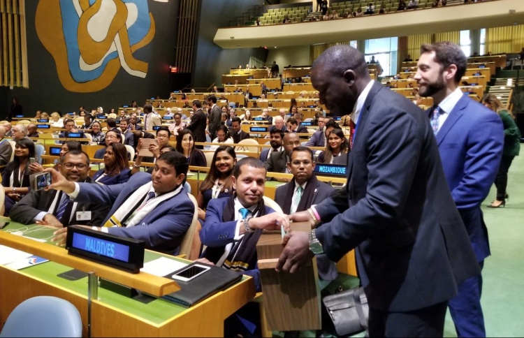 ދުނިޔޭގެ ކުރިމަތީގައި ބޮޑު ބައްޔެއް، އަދި ފިލާވަޅެއް!