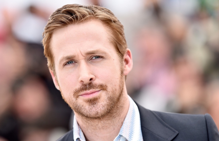 ރަޔަން ގޮޒްލިންއަކީ ނީލް އާމްސްޓްރޯންގް