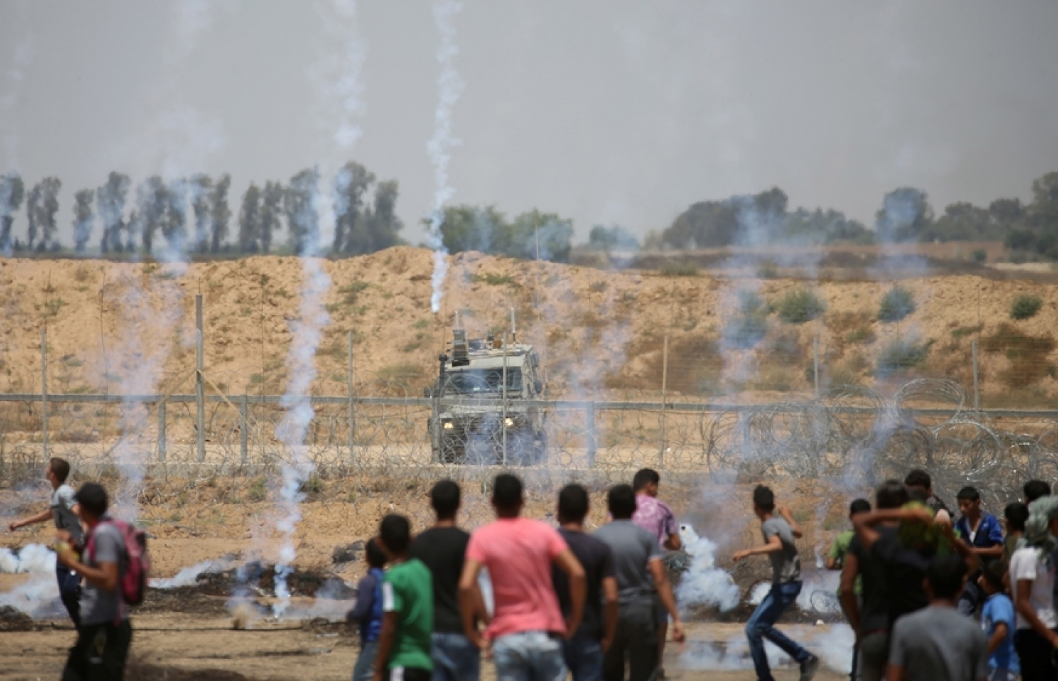 އިޒްރޭލުގެ އަޅުވެތިކަމާ ދެކޮޅަށް އަޑުއުފުލަމުން ދިޔަ ފަލަސްތީނު ބަޔަކާ ދެކޮޅަށް އިޒްރޭލު ސިފައިން ކަރުނަގޭސް ބޭނުންކުރަނީ.