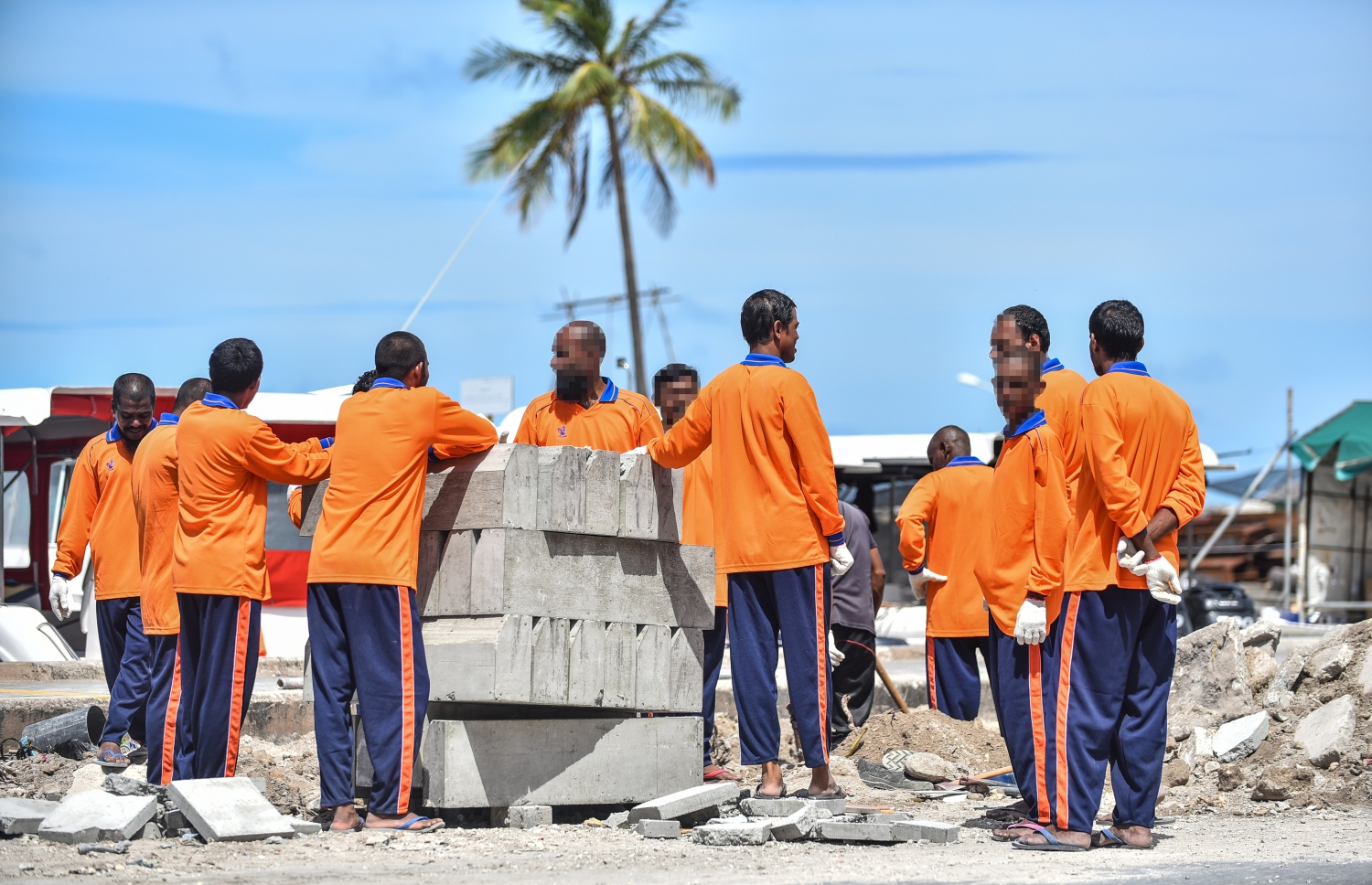 ގައިދީންތަކެއް މާލޭގެ މަގުމަތީގެ މަސައްކަތެއް ކުރަނީ -- ފޮޓޯ/މިހާރު