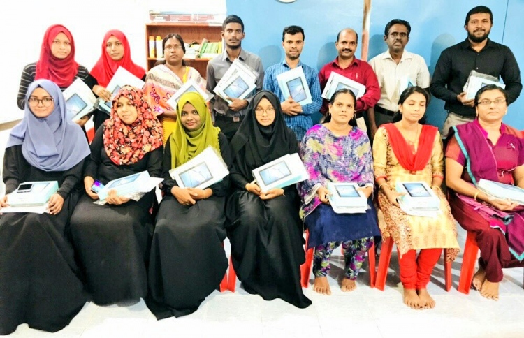 ޓީޗަރުންނަށް ޓެބްލެޓް ބަހައި ނިންމައިފި