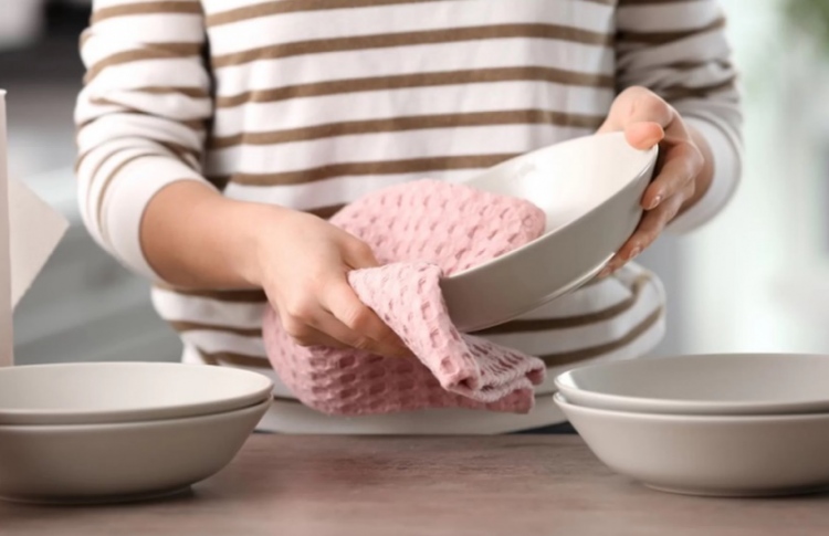 ތަށި ފޮހެން ގެންގުޅޭ ތުވާލިން ކާނާ ވިހަވެދާނެ