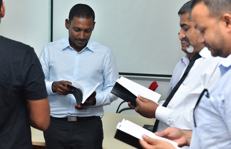 ސުއޫދުގެ ފޮތަކީ ލިބުނު ލުޔެއް: ވަކީލުން