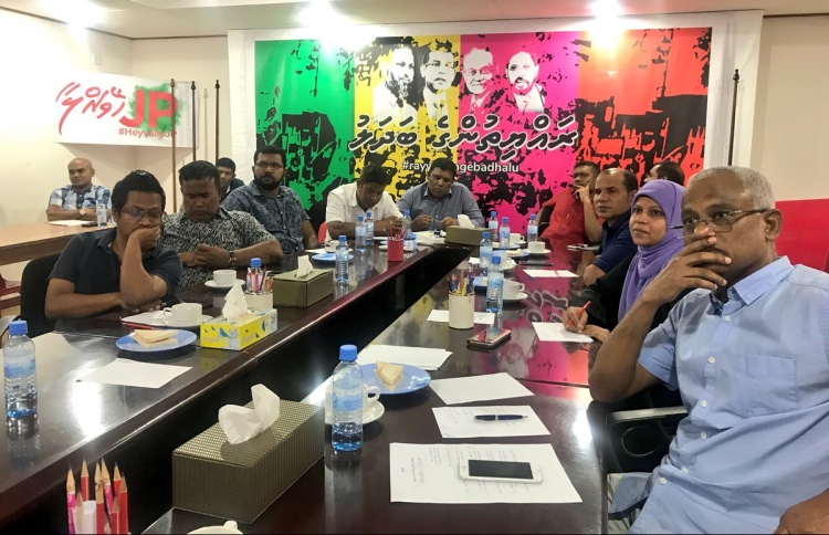 އެއް ކެންޑިޑޭޓަކު ނެރުމަށް އިދިކޮޅުން މަޝްވަރާކޮށްފި