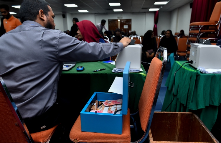 ފަގީރުންގެ ދަފުތަރުގައި ރަޖިސްޓަރީވާން ހުޅުވާލަނީ