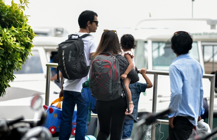 ބޮޑު ޗުއްޓީ އާއި ބޮޑު އީދު: އަނެއްކާވެސް ބަންދުގައި