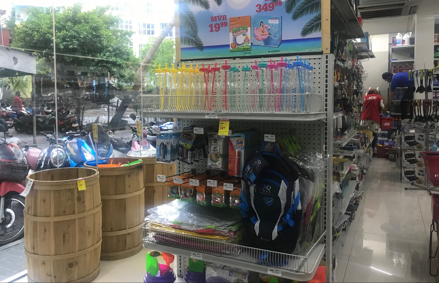 އޭސް ހާޑްވެއާ އަދި ކަލާ ބޭންކުން ދުނިޔޭގެ މަޝްހޫރު ބްރޭންޑްތައް ވިއްކާ.