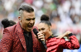 English singer Robbie Williams performs during the opening ceremony  before the Russia 2018 World Cup Group A football match between Russia and Saudi Arabia at the Luzhniki Stadium in Moscow on June 14, 2018. / AFP PHOTO / Alexander NEMENOV / 
