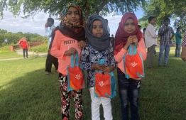 Children receive Eid gifts from Dhiraagu in Hulhumale's Central Park. PHOTO/DHIRAAGU