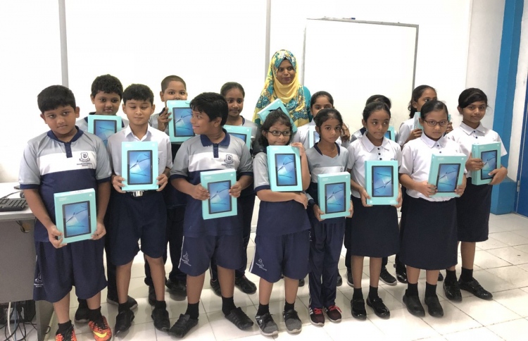 ދަރިވަރުންނަށް ޓެބްލެޓް ބަހަން ފަށައިފި