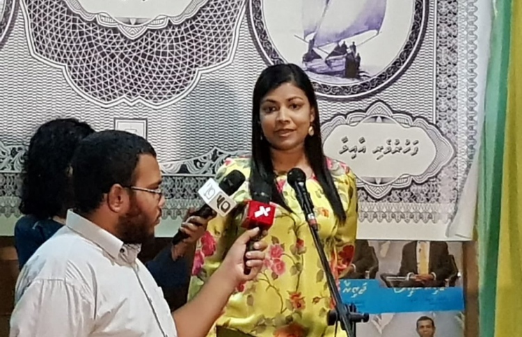 ނަމުގައި މިނިވަން، އީސީގައި ތިބީ އަޅުން: ރޮޒެއިނާ
