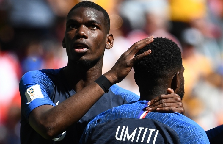 ޕޮގްބާ ޖެހި ލަނޑު އޭނާގެ އަތުން އަތުލައިފި