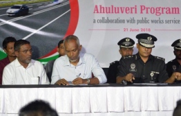 Housing Minister Dr. Mohamed Muizze (L-2) and MCS' Commissioner Ahmed Shihan (R) sign agreement to contract 140 inmates to work on the Male Ring Road project under the "Ahuluveri Program". PHOTO/HOUSING MINISTRY