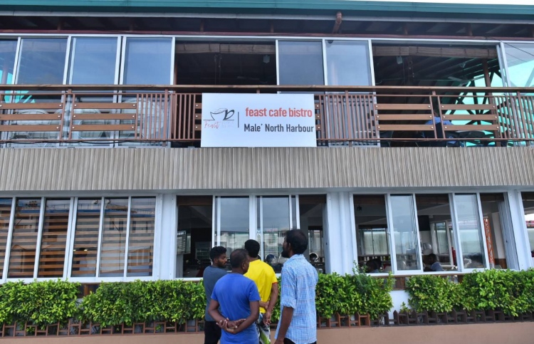 އެމްޕީއެލް ކެފޭ ހިންގަން ބަޔަކާ ހަވާލުކޮށް، ހުޅުވައިފި