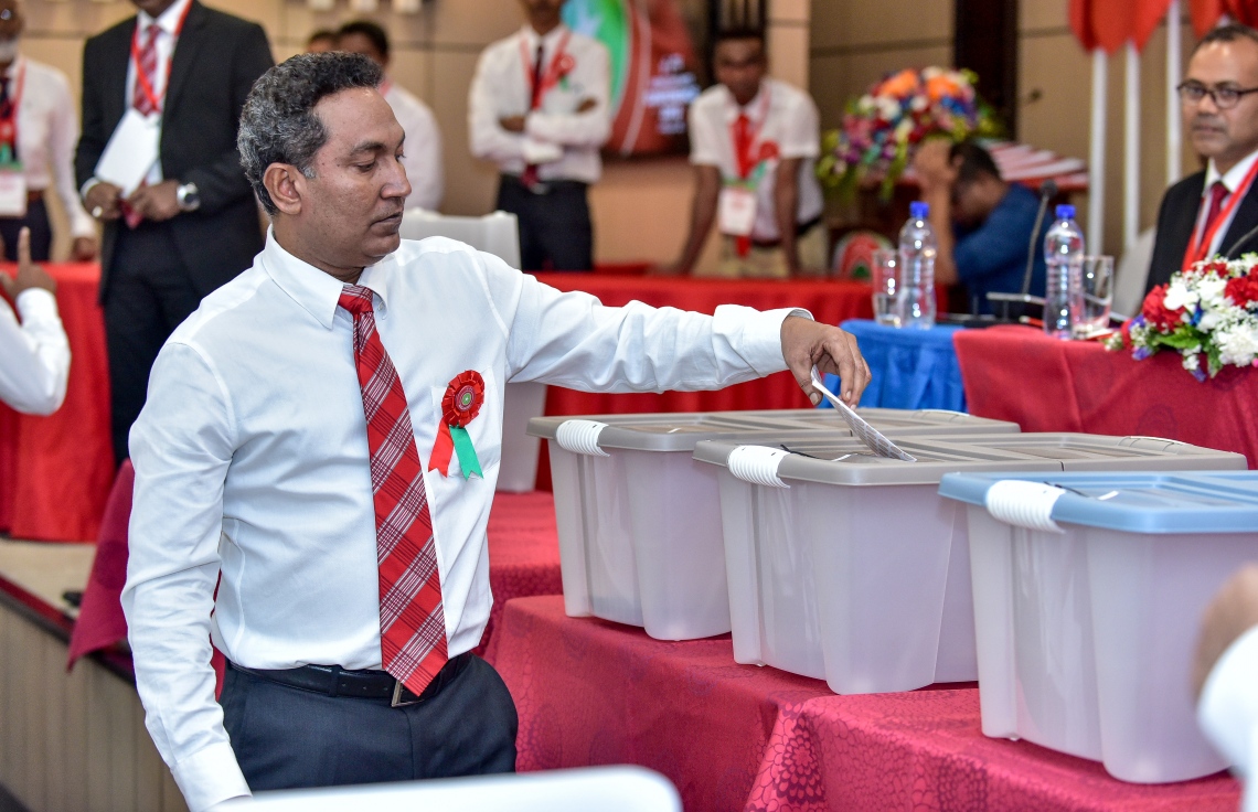 ޖޭޕީ ލީޑަރުގެ ބާރުތައް ނައިބު ލީޑަރަށް ދޭން ނިންމައިފި