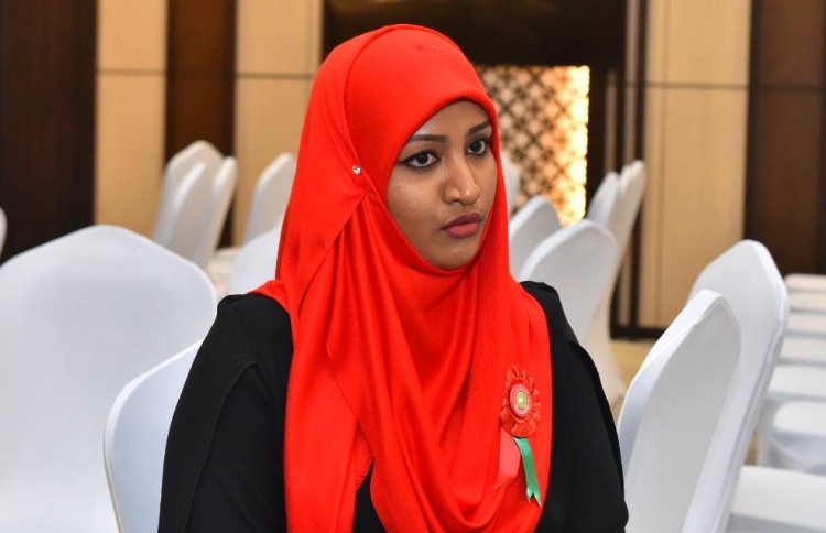 "ސިޔާސީ ދާއިރާއަށް ނުކުތީ ސިޔާދަށް އަނިޔާ ދޭތީ"