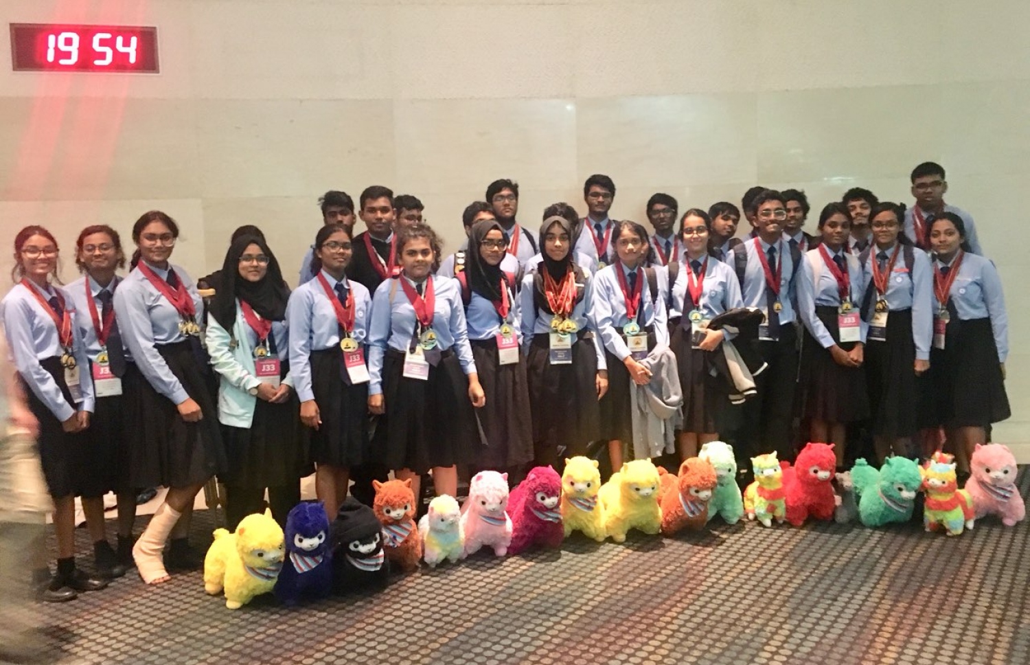 ވޯލްޑް ސްކޮލާސް ކަޕްގައި ބައިވެރިވި ވިލާ ހައި ސްކޫލުގެ ދަރިވަރުން ލިބުނު ކާމިޔާބާ އެކު ހިތްހަމަޖެހިފައި