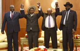 From left to right, South Sudan's opposition leader Riek Machar, Ugandan President Yoweri Museveni, Sudanese President Omar al-Bashir and South Sudanese President Salva Kiir, pose for a group picture before their meeting in khartoum on June 25, 2018
South Sudanese President Salva Kiir and arch-foe Riek Machar met for a new round of peace talks after a first meeting last week faltered. / AFP PHOTO / ASHRAF SHAZLY