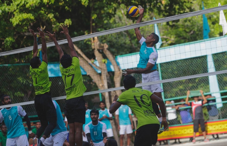 ބަނޑޮސް ފައިނަލަށް، ގްރޭންޑްޕާކް ތިން ވަނަ ސެމީ އަށް