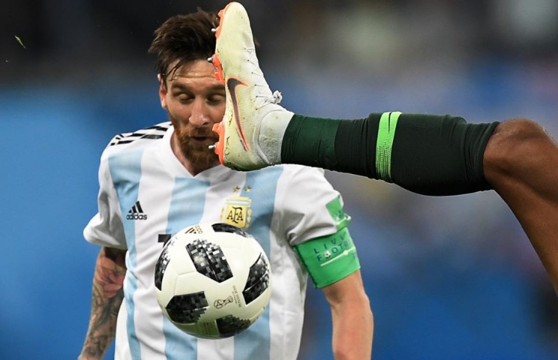 ސެއިން ޕީޓާސްބާގް، ރަޝިއާ: ޖޫން 26، 2018: ވޯލްޑް ކަޕް ފުޓްބޯޅަ މުބާރާތުގައި އާޖެންޓީނާ އާ ނައިޖީރިއާ ކުޅުނު މެޗުގެ ތެރެއިން: މެޗު ނިމެން ހަތަރު މިނިޓަށް ވެފައި ވަނިކޮށް މާކޯސް ރޯހޯ ޖެހި ގޯލުން 2-1 އިން ނައިޖީރިއާ ބަލިކޮށް ވޯލްޑް ކަޕް ފުޓްބޯޅަ މުބާރާތުގެ ދެ ވަނަ ބުރުގެ ޖާގައެއް އާޖެންޓީނާ އިން ވަނީ ހޯދައިފައި. --ފޮޓޯ: އޭއެފްޕީ