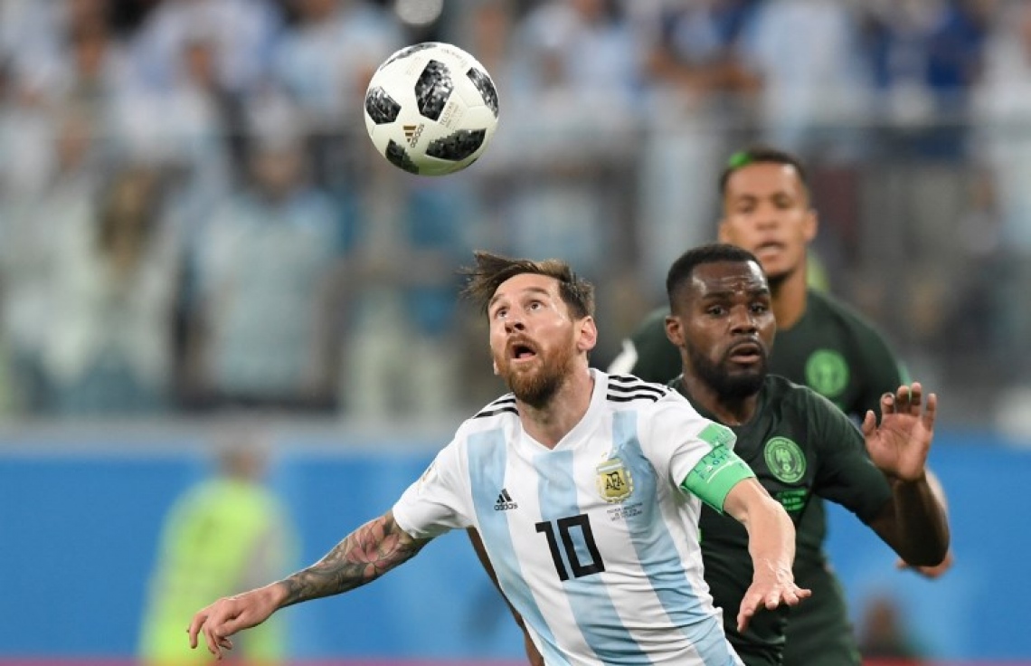 ސެއިން ޕީޓާސްބާގް، ރަޝިއާ: ޖޫން 26، 2018: ވޯލްޑް ކަޕް ފުޓްބޯޅަ މުބާރާތުގައި އާޖެންޓީނާ އާ ނައިޖީރިއާ ކުޅުނު މެޗުގެ ތެރެއިން: މެޗު ނިމެން ހަތަރު މިނިޓަށް ވެފައި ވަނިކޮށް މާކޯސް ރޯހޯ ޖެހި ގޯލުން 2-1 އިން ނައިޖީރިއާ ބަލިކޮށް ވޯލްޑް ކަޕް ފުޓްބޯޅަ މުބާރާތުގެ ދެ ވަނަ ބުރުގެ ޖާގައެއް އާޖެންޓީނާ އިން ވަނީ ހޯދައިފައި. --ފޮޓޯ: އޭއެފްޕީ