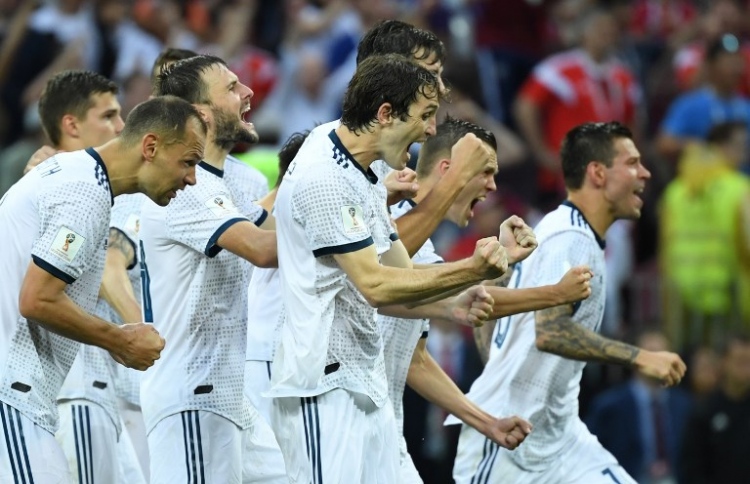 ރަޝިއާ ސަސްޕެންޑްކޮށް، ވޯލްޑް ކަޕުން ވެސް ބޭރުކޮށްފި