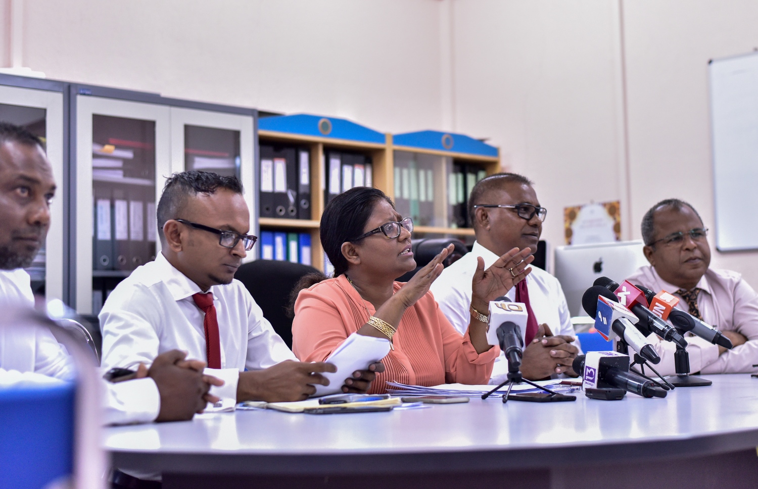 މާލޭ ސިޓީ ކައުންސިލުން ބޭއްވި ނޫސްވެރިންގެ ބައްދަލުވުމެއްގައި މޭޔަރު ޝިފާ ވާހަކަ ދައްކަވަނީ-- ފޮޓޯ: ހުސައިން ވަހީދު/މިހާރު