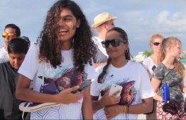 Maldivian Idol winner Azal (L) and second runnerup Maisha (R) attending the Lhaviyani Turtle Festival 2018.  PHOTO: HAWWA AMAANY ABDULLA / THE EDITION