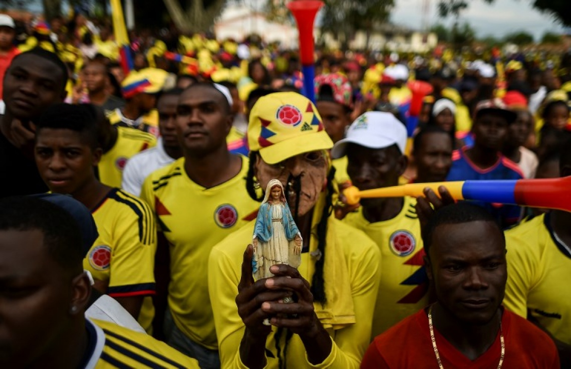 މޮސްކޯ: ޖުލައި 3، 2018: ވޯލްޑް ކަޕް ފުޓްބޯޅަ މުބާރާތުގައި އިންގްލެންޑް އާ ކޮލަމްބިއާ ކުޅުނު މެޗުގައި ކޮލަމްބިއާގެ ސަޕޯޓަރުންތަކެއް: ވޯލްޑް ކަޕް ފުޓްބޯޅަ މުބާރާތުގައި ޕެނަލްޓީ ޖަހައިގެން ކޮލަމްބިއާ އަތުން 4-3 އިން މޮޅުވެ އިންގްލެންޑް މުބާރާތުގެ ކުއާޓާ ފައިނަލުން ވަނީ ފުރުސަތު ހޯދައިފައި.-- ފޮޓޯ: އޭއެފްޕީ