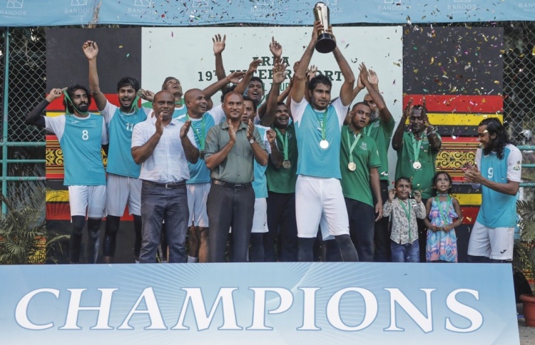 ޒޯން އެކެއްގެ ޗެމްޕިއަންކަން ބަނޑޮހަށް