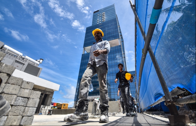 ބިދޭސީން ބޮޑެތި އަދަދުން ޖޫރިމަނާ ކުރެވޭ ގޮތް ހަދަނީ