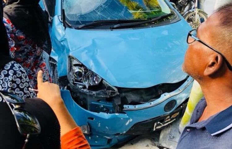 އައްޑޫގައި އެކްސިޑެންޓުވެ ދެ އަންހެނަކު ޒަހަމްވެއްޖެ