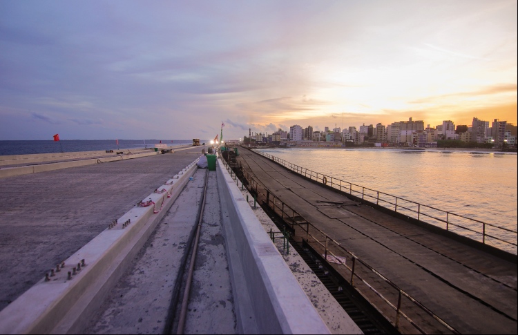 ބްރިޖް މަތީގައި ކައިވެނިކުރަން ފޯމް ދޫކުރަން ފަށަނީ