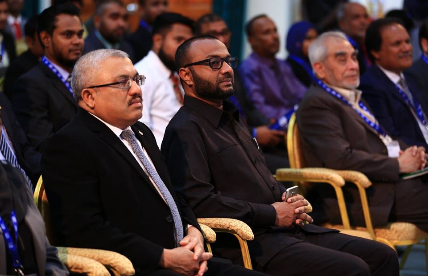 އައިޔޫއެމްގެ އިންޓަނޭޝަނަލް ކޮންފަރެންސް ފެށުމަށް މިއަދު ބޭއްވި ރަސްމިއްޔާތުގައި ނައިބު ރައީސް ޖިހާދު (ވ) އަދި އެ ޔުނިވާސިޓީގެ ޗާންސެލަރު ޝަހީމް ބައިވެރިވަޑައިގަންނަވަނީ.-- ފޮޓޯ: އައިޔޫއެމް