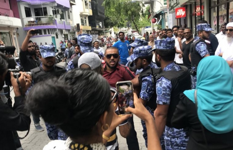 މުޒާހަރާ އިން ހައްޔަރު ކުރި އަމީތު ދޫކޮށްލައިފި