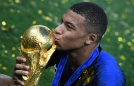 އެމްބާޕާ ވޯލްޑް ކަޕް ތަށްޓައް ބޮސްދެނީ.-- ފޮޓޯ: އޭއެފްޕީ