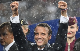 French President Emmanuel Macron celebrates during the trophy ceremony at the end of the Russia 2018 World Cup final football match between France and Croatia at the Luzhniki Stadium in Moscow on July 15, 2018. / AFP PHOTO / FRANCK FIFE / 