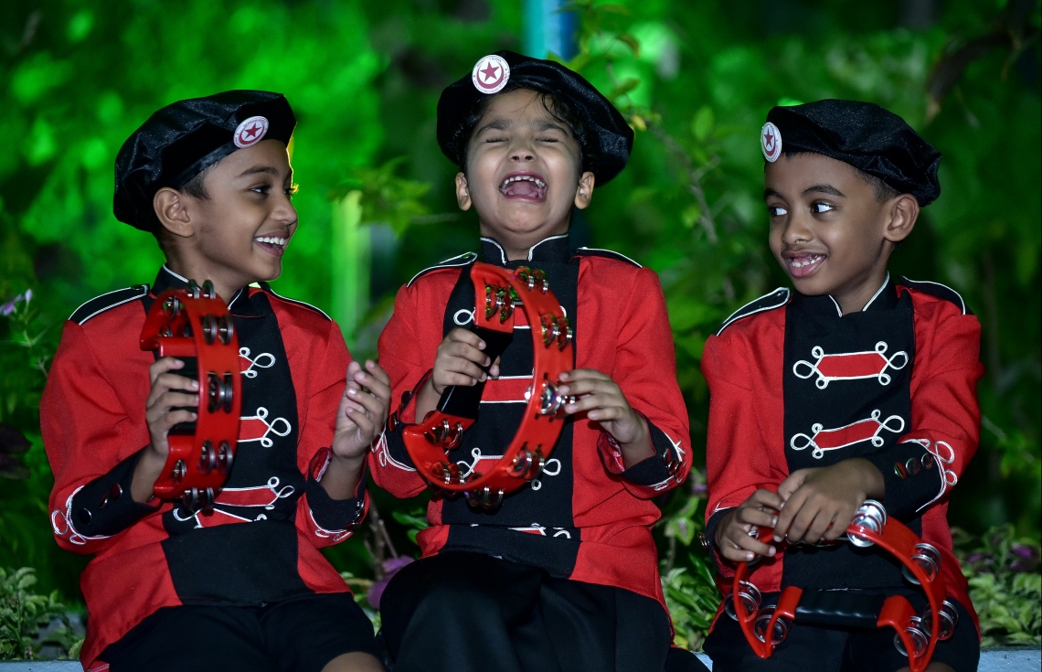 މާލެ: 17 ޖުލައި 2018: އޯ ލެވެލްގައި ރަނގަޅު ނަތީޖާ ހޯދި ދަރިވަރުންނަށް އެވޯޑު ދިނުމަށް ދަރުބާރުގޭގައި ބޭއްވި ރަސްމިއްޔާތުގެ ތެރެއިން: މިދިޔަ އޮކްޓޯބަރު/ނޮވެމްބަރުގައި އޯ ލެވެލް ހެދި ދަރިވަރުންގެ ތެރެއިން ރާއްޖޭގެ ގަދަ 10 ގައި 375 ދަރިވަރަކު ހިމެނި ހަ ދަރިވަރަކު ވަނީ އެއްވަނަ ހޯދާފައި--. ފޮޓޯ: ނިޝާން އަލީ/ މިހާރު