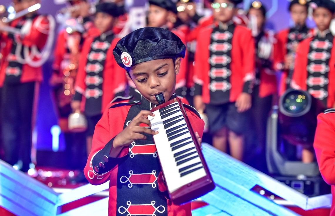 މާލެ: 17 ޖުލައި 2018: އޯ ލެވެލްގައި ރަނގަޅު ނަތީޖާ ހޯދި ދަރިވަރުންނަށް އެވޯޑު ދިނުމަށް ދަރުބާރުގޭގައި ބޭއްވި ރަސްމިއްޔާތުގެ ތެރެއިން: މިދިޔަ އޮކްޓޯބަރު/ނޮވެމްބަރުގައި އޯ ލެވެލް ހެދި ދަރިވަރުންގެ ތެރެއިން ރާއްޖޭގެ ގަދަ 10 ގައި 375 ދަރިވަރަކު ހިމެނި ހަ ދަރިވަރަކު ވަނީ އެއްވަނަ ހޯދާފައި--. ފޮޓޯ: ނިޝާން އަލީ/ މިހާރު