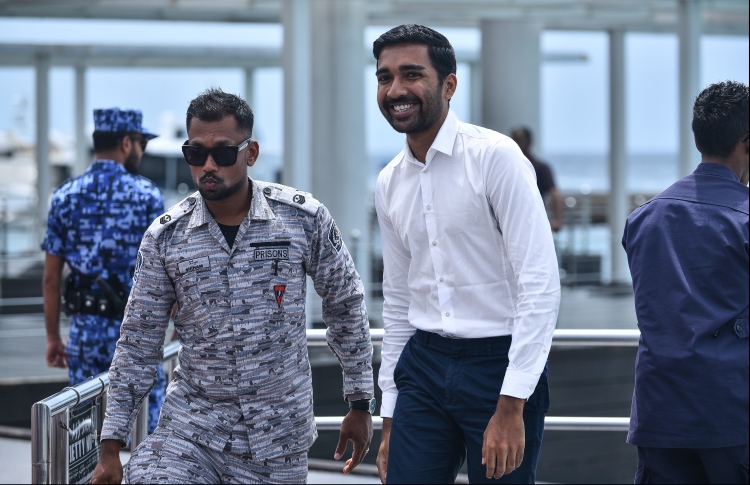 ސިޔާދު ބަންދުން ދޫކޮށްލައިފި