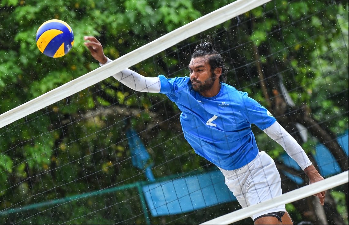 ބަނޑޮސް އައިލެންޑް ރިސޯޓު: ޖުލައި 22، 2018: އާލާ އިންޓަ ރިސޯޓް ޗެމްޕިއަންސް ލީގު ވޮލީބޯޅަ މުބާރާތުގެ ފައިނަލް މެޗުގެ ތެރެއިން: ގްރޭންޑްޕާކް ކޮއްދިއްޕަރު އަދި ބަނޑޮސް މޯލްޑިވްސް ވާދަކުރި މި މިމެޗުން ސީދާ ތިން ސެޓުން މޮޅުވެ، މުބާރާތް ކާމިޔާބުކުރީ ބަނޑޮސް މޯލްޑިވްސްއިން.--- މިހާރު ފޮޓޯ: ހުސައިން ވަހީދު